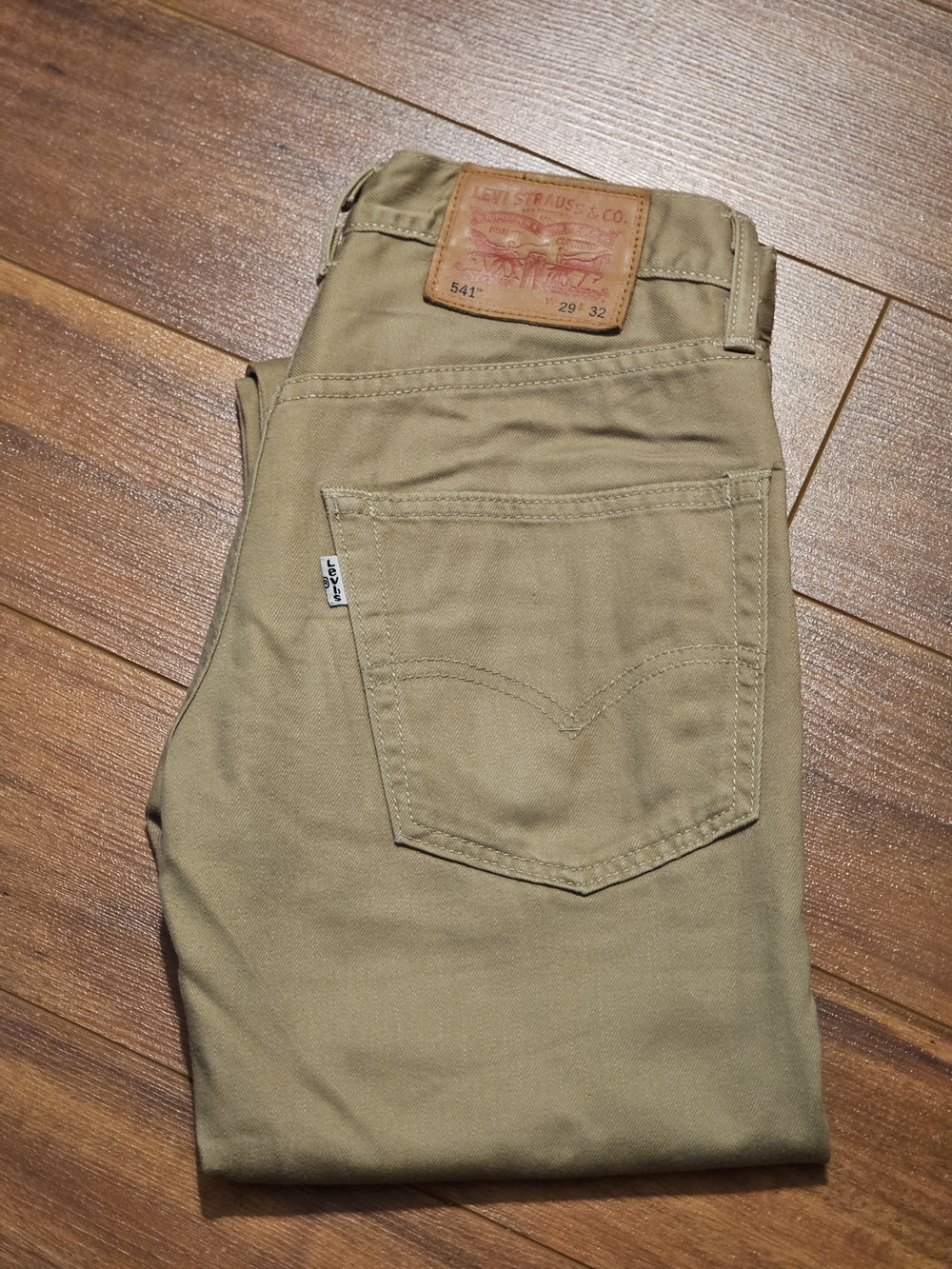 Levi's 541 Men's Tapered Jeans in Khaki